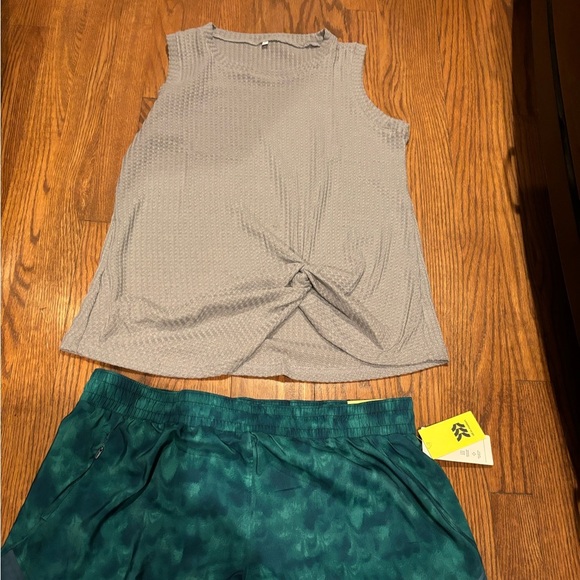 2 piece Athletic bundle size L - Picture 1 of 11